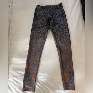 🧘‍♀️Niyama Sol Patterned Black and Brown Leggings. Never worn.
